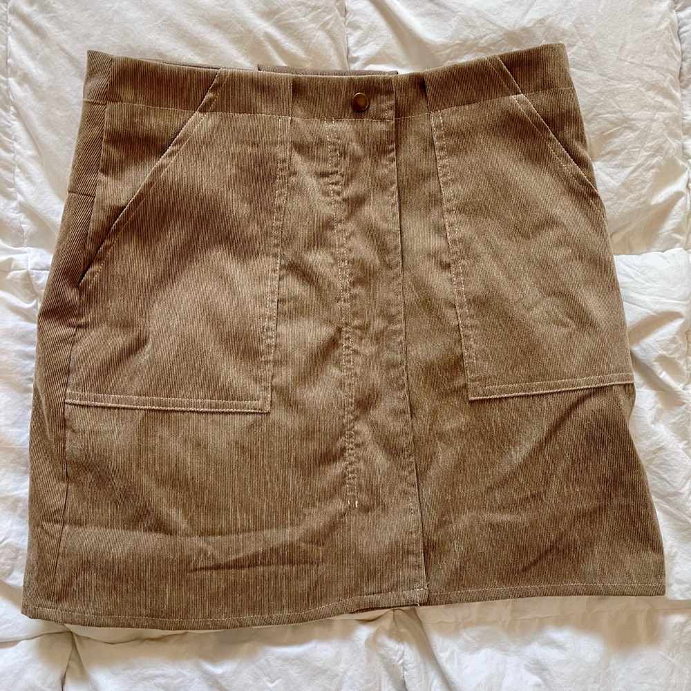 Corduroy brown skirt. Size medium.